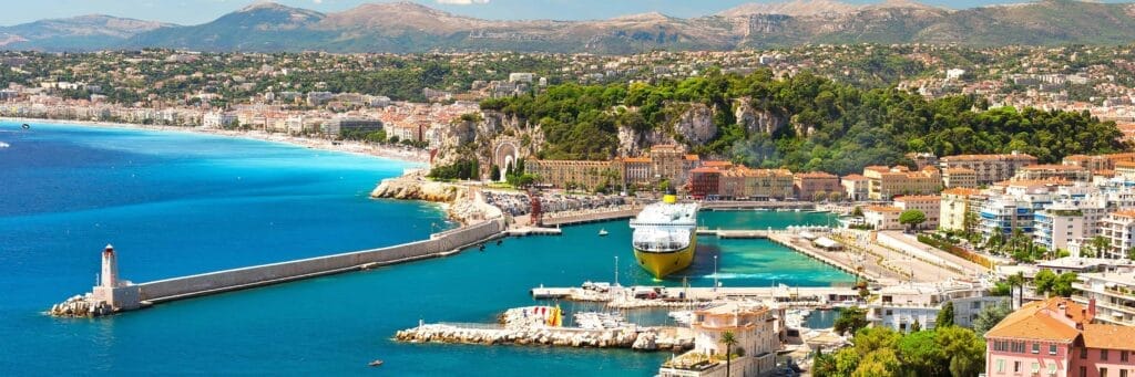 Nica žydroji pakrantė Prancūzijos rivjera